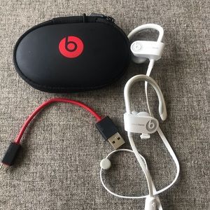 Apple PowerBeatsb Wireless Ear Buds